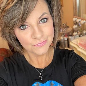 Meet your Posher, Carrie